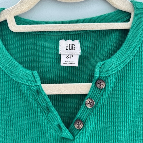 Urban Outfitters Green Short Sleeve Top - Picture 2 of 7